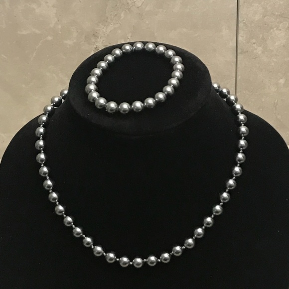 Black Faux Pearl Necklace and Bracelet Set - Picture 2 of 5